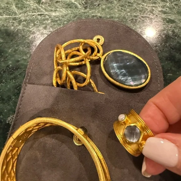 Julie Vos Fleur De Lis Iridescent Charcoal Blue Statement Necklace - Picture 7 of 7